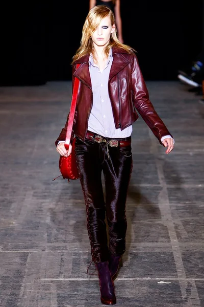 Look 18